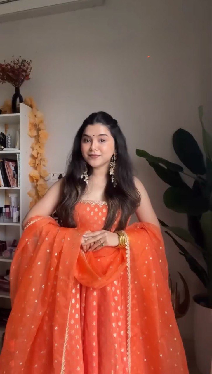 Graceful Jacquard Silk Pant and Dupatta Set Featuring Rich Texture and Classic Style - Jaipuri Vastra
