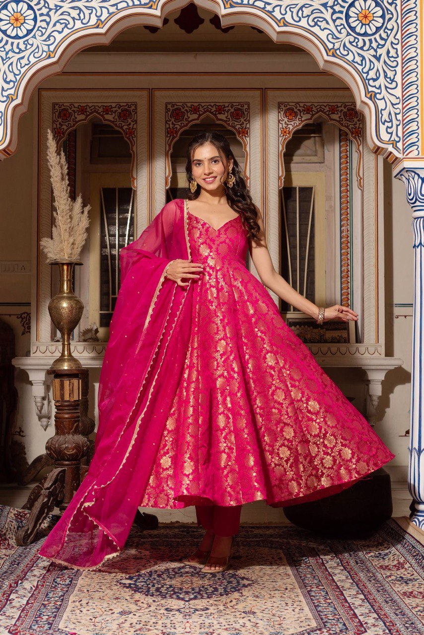 Graceful Dark Pink Jacquard Silk Pant and Dupatta Set Featuring Traditional Elegance - Jaipuri Vastra