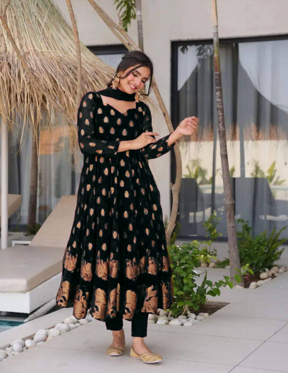 Complementary Pant Fabric and Styling Details for a Complete Party Wear Ensemble