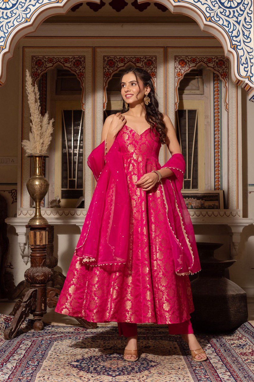 Graceful Dark Pink Jacquard Silk Pant and Dupatta Set Featuring Traditional Elegance - Jaipuri Vastra