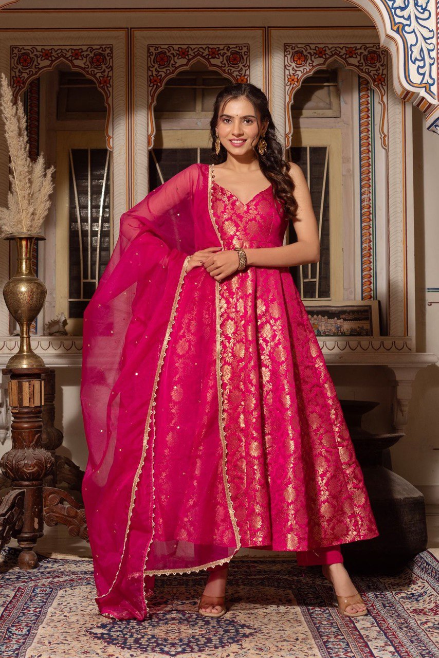 Graceful Dark Pink Jacquard Silk Pant and Dupatta Set Featuring Traditional Elegance - Jaipuri Vastra