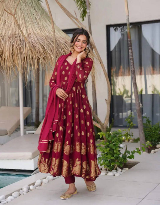 Complementary Pant Fabric and Styling Details for a Complete Party Wear Ensemble